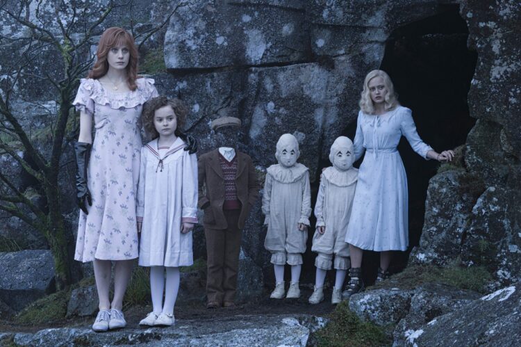 Prizor iz filma Dom gospodične Peregrine za nenavadne otroke.