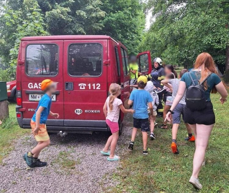reševanje otrok iz kampa