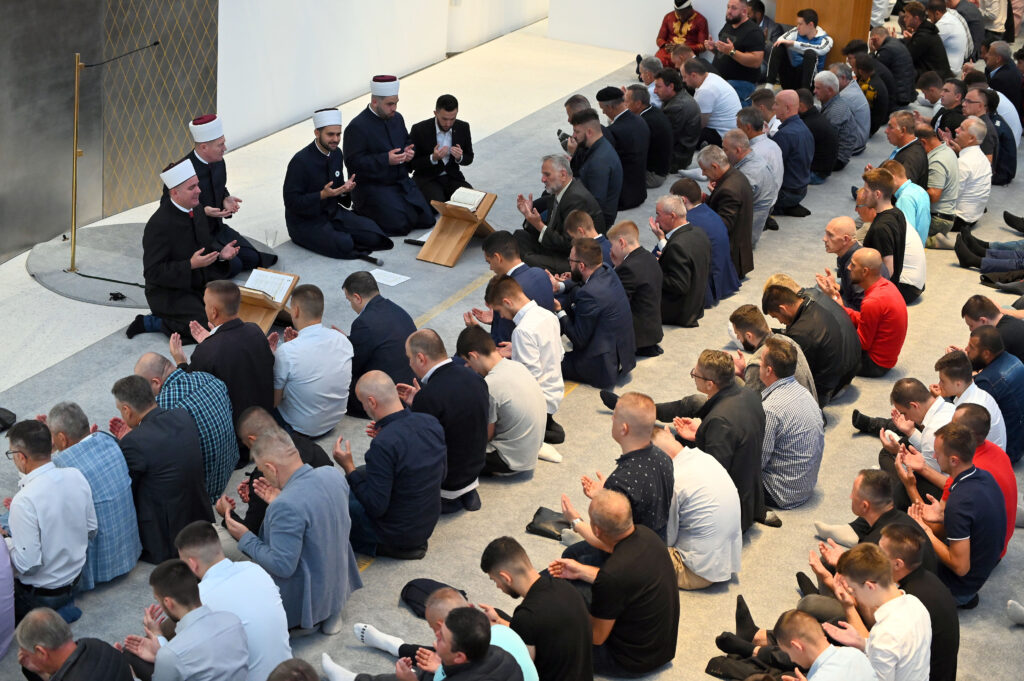 Muslimanski verniki ob prazniku v Ljubljani