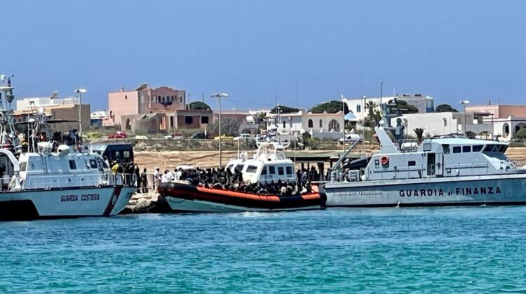 Prebežniki na Lampedusi