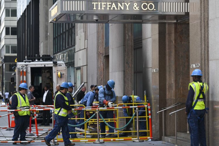 trgovina Tiffany & Co v plamenih