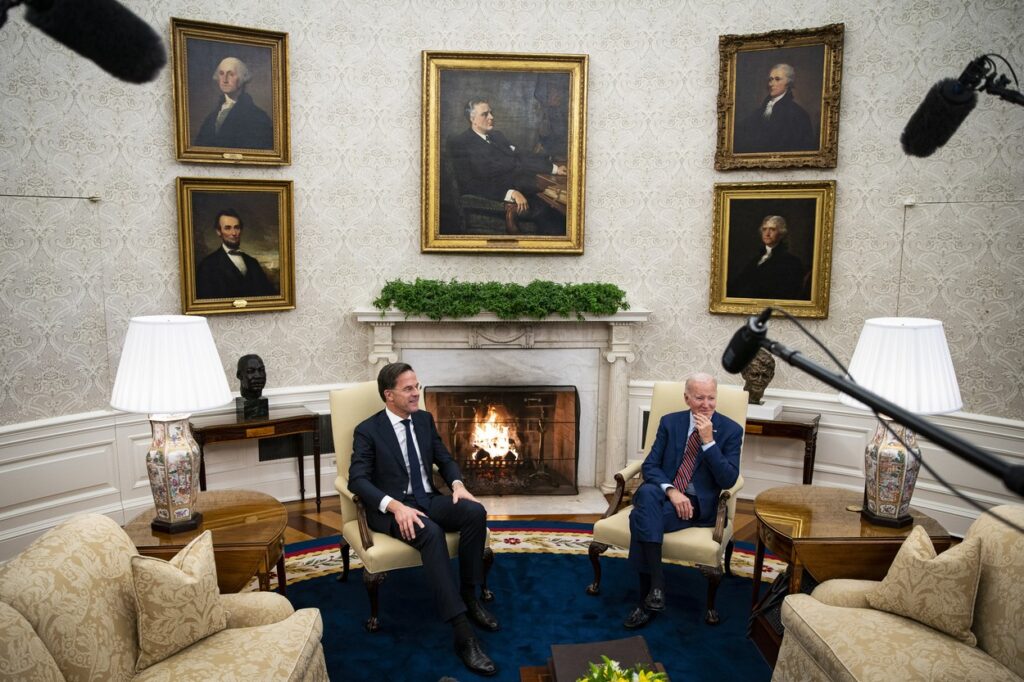 Nizozemski premier Mark Rutte in ameriški predsednik Joe Biden. 