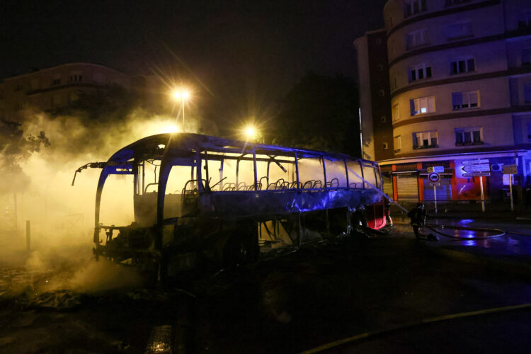 Nasilni protesti v Franciji se nadaljujejo