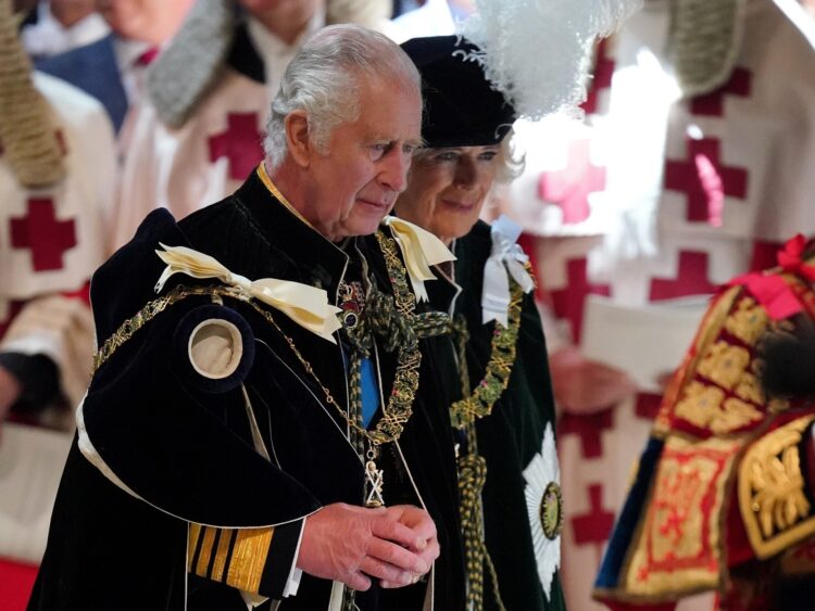 Britanski kralj Karel III. simbolično prevzel škotsko krono