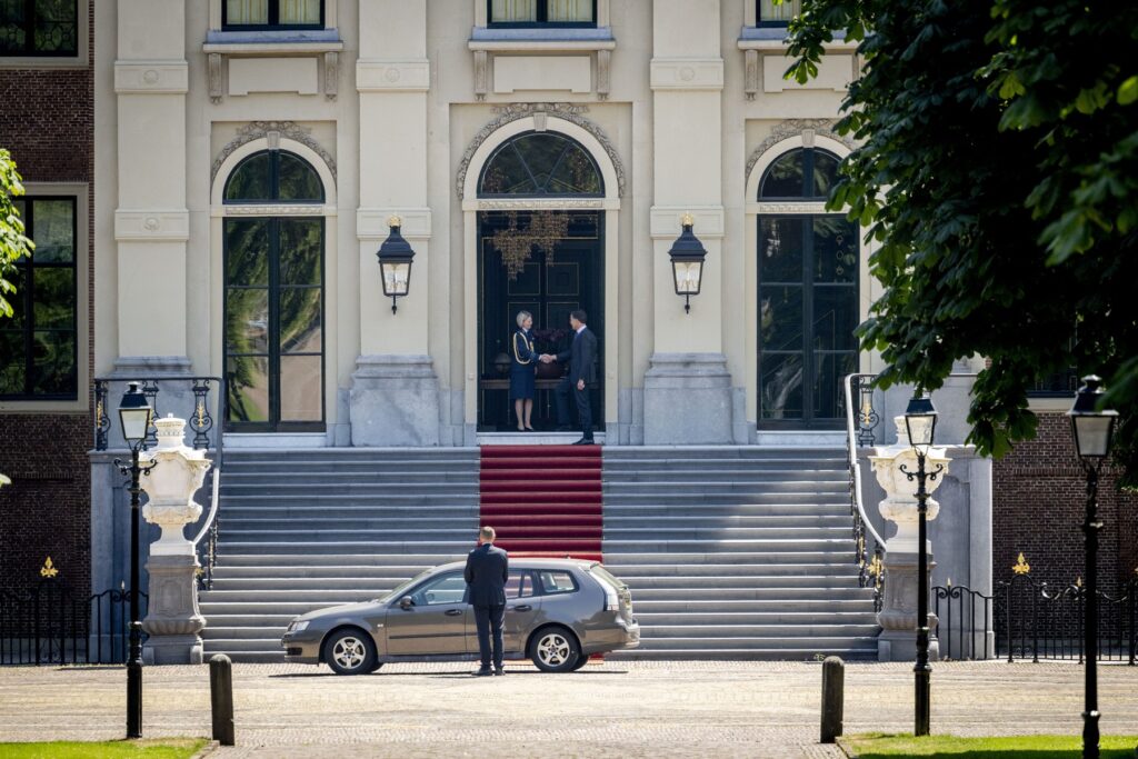 Nizozemski premier Rutte odstopil