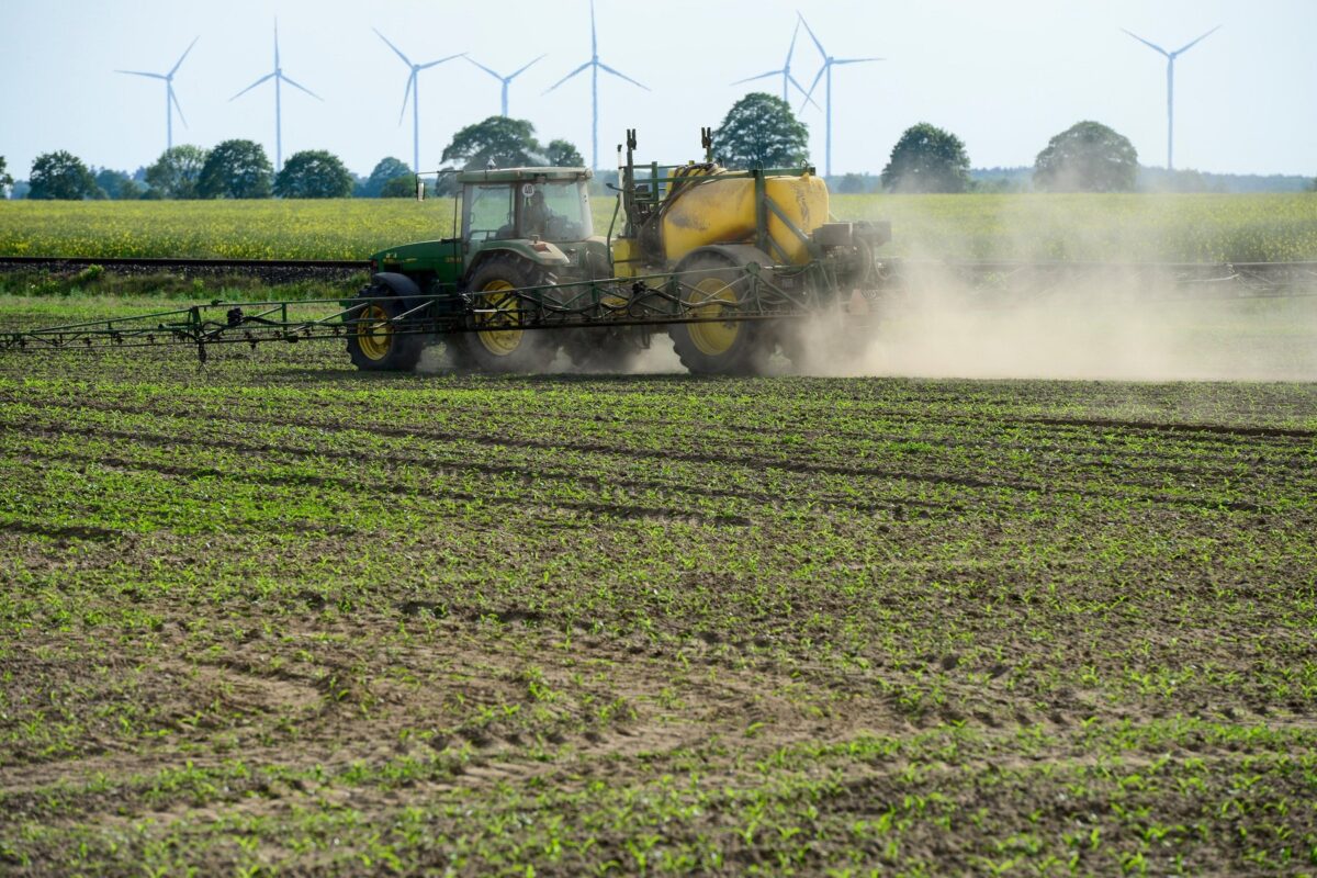 Slovenija podpira umik uredbe o pesticidih: “Imela bi zelo negativen vpliv”