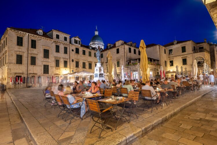 Dubrovnik, Hrvaška, turizem, sezona, turistična