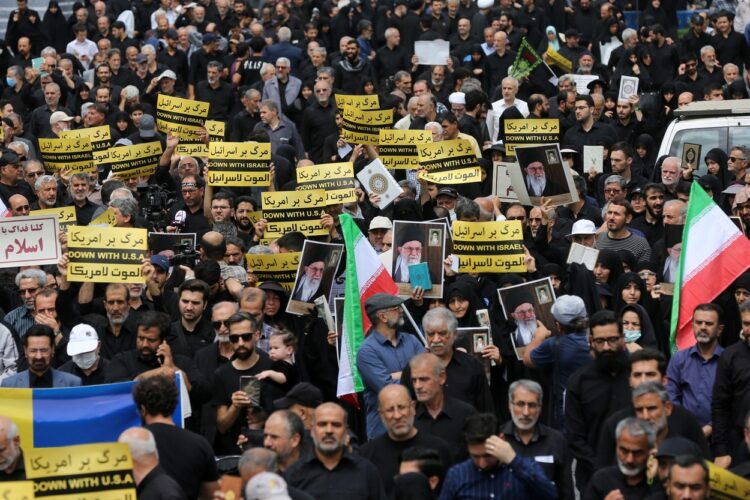 V Iranu so potekali protesti proti skrunitvi Korana na Švedskem