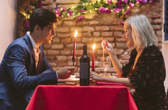 romantika, romantična večerja, ljubezen, darilo