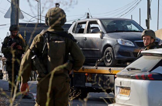 Izraelske varnostne na prizorišču strelskega napada.