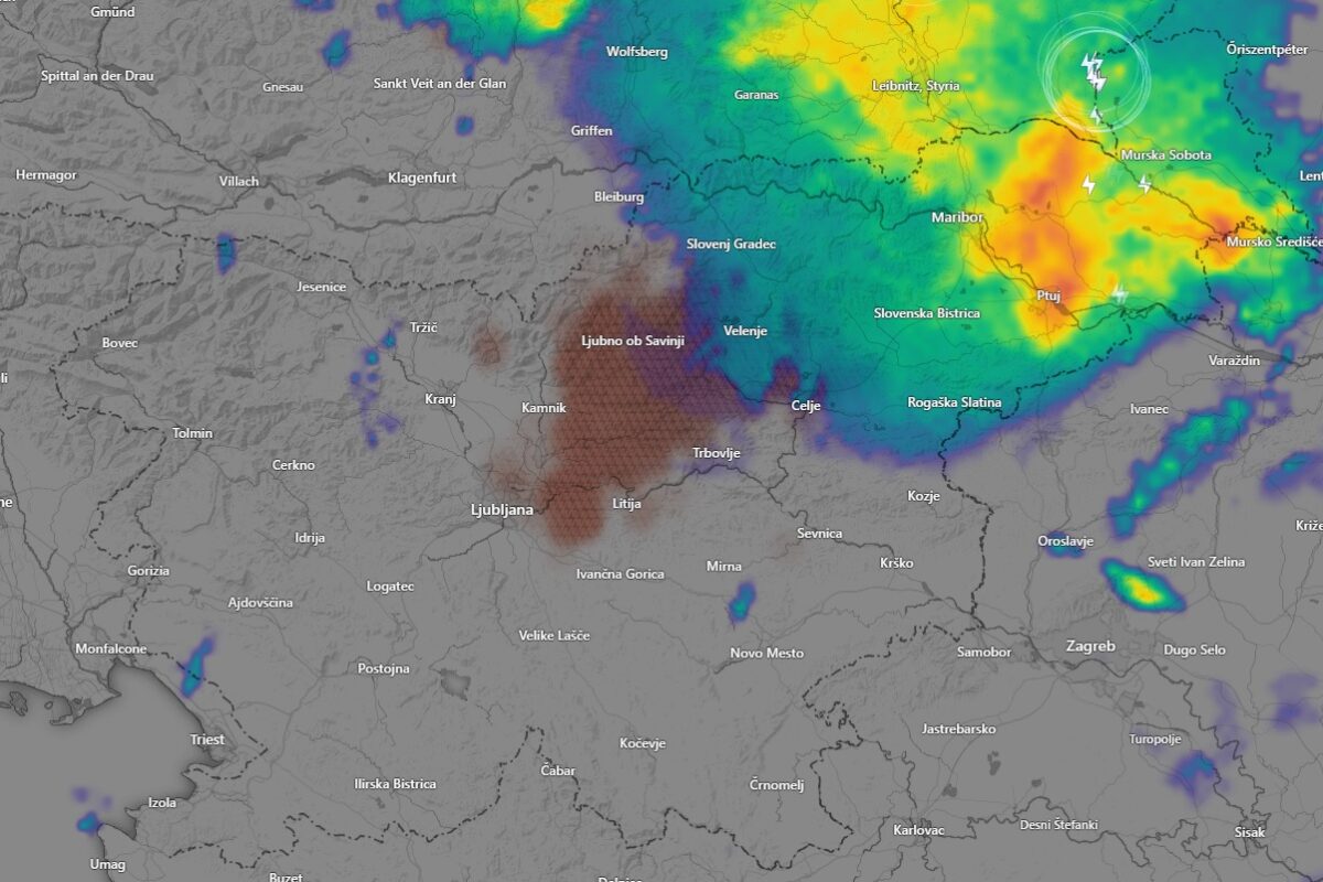 Spremljajte radarsko sliko padavin kako se premikajo nevihte N1