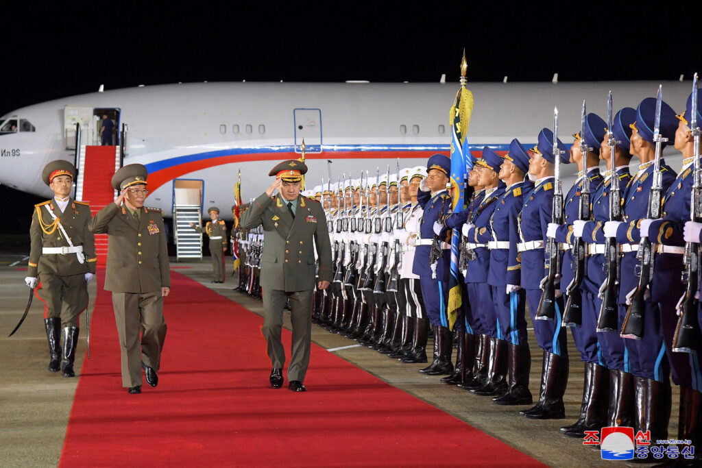Ruski obrambni minister obiskal Severno Korejo