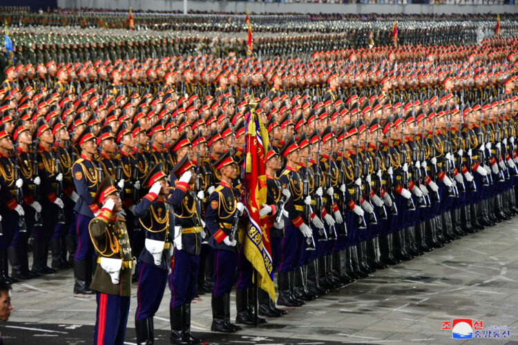 Vojaška parada ob 70. obletnici v Pjonjangu