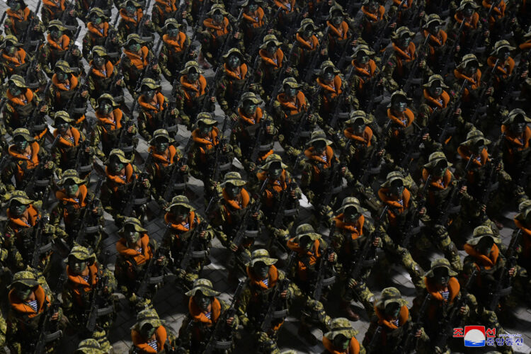 Vojaška parada ob 70. obletnici v Pjonjangu