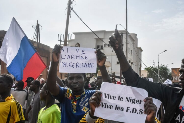 Protesti v podporo vojaškemu udaru v Nigru