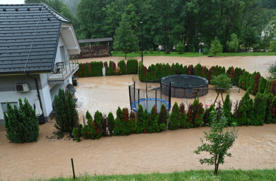 Poplavljena reka Sora.