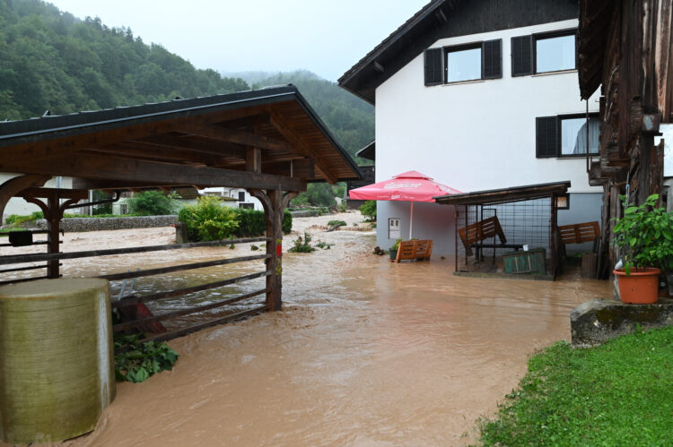 Poplavljena reka Sora.