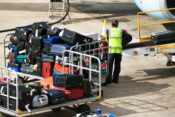 prtljaga, letalo, letališče, logistika, nalaganje prtljage na letalo