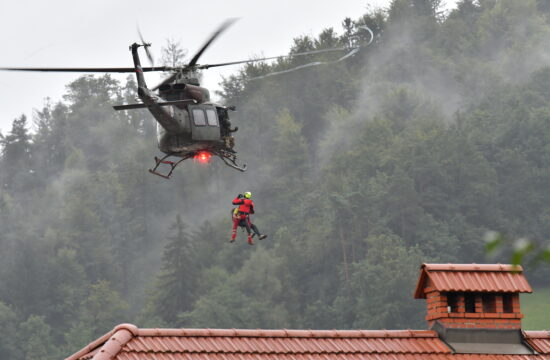 helikopter, Škofja Loka, poplave, reševanje