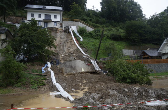 Poplave v Poljanski dolini