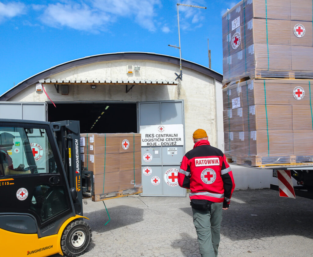 V Slovenijo prispela še dva kamiona s humanitarno pomočjo Rdečega križa Poljske.
