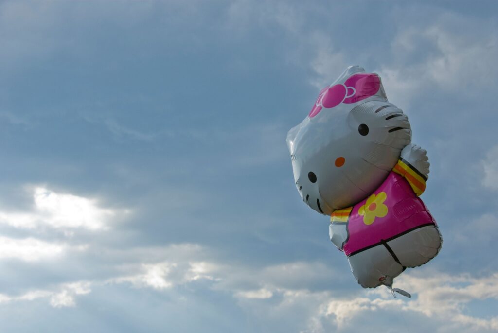 Hello Kitty balon v zraku.