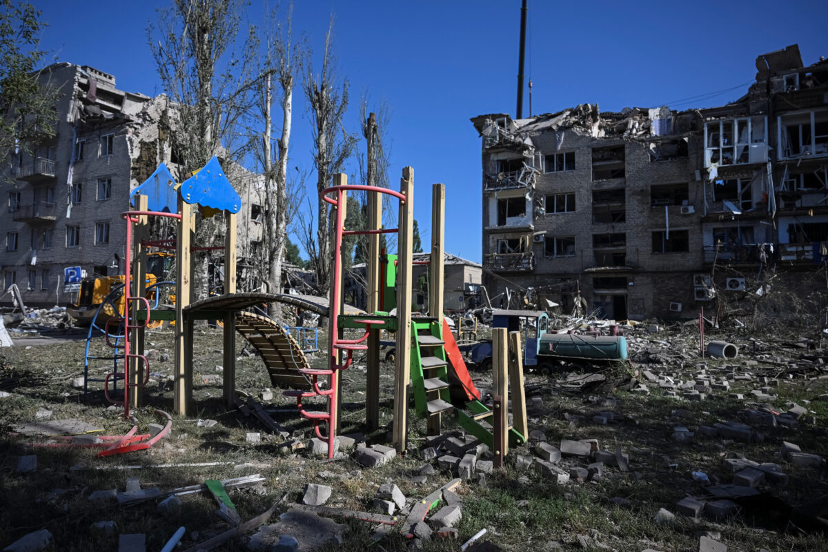V Ukrajini še vedno preštevajo število žrtev po napadu na Pokrovsk