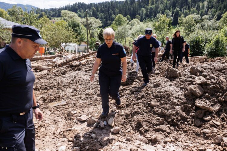 Nataša Pirc Musar obiskala razdejano Koroško