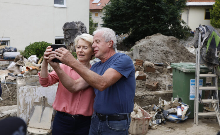 Robert Golob in Ursula von der Leyen na obisku v Črni na Koroškem