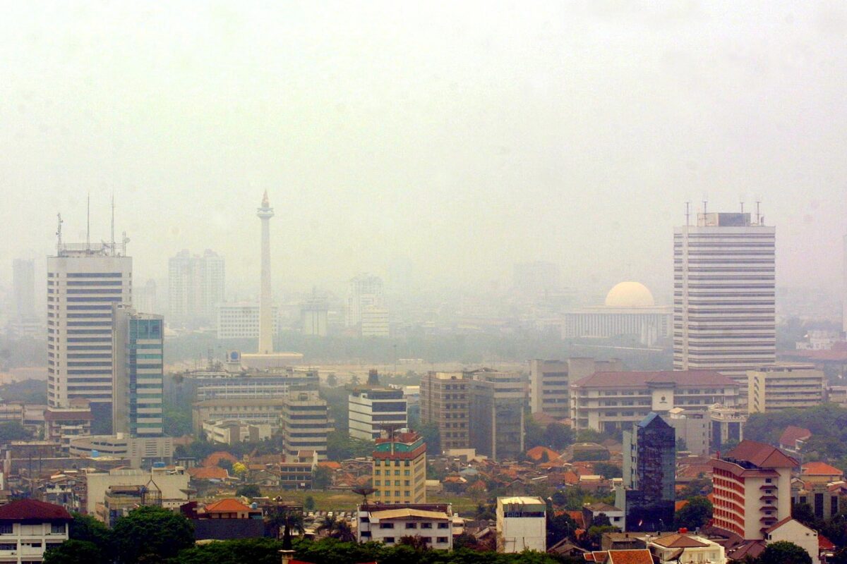 Džakarta z najbolj onesnaženim zrakom: v okolici mesta deset termoelektrarn