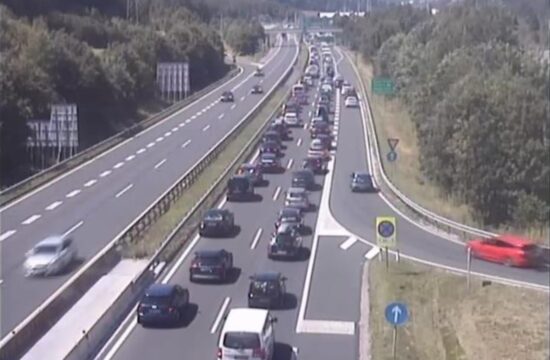 promet.si, priključek Hrušica, avtocesta, predor Karavanke, spletna kamera
