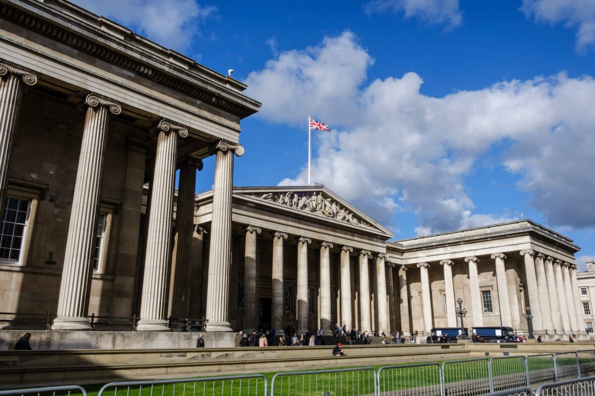 Zaradi izginulega zlatega nakita odpustili delavca v Britanskem muzeju