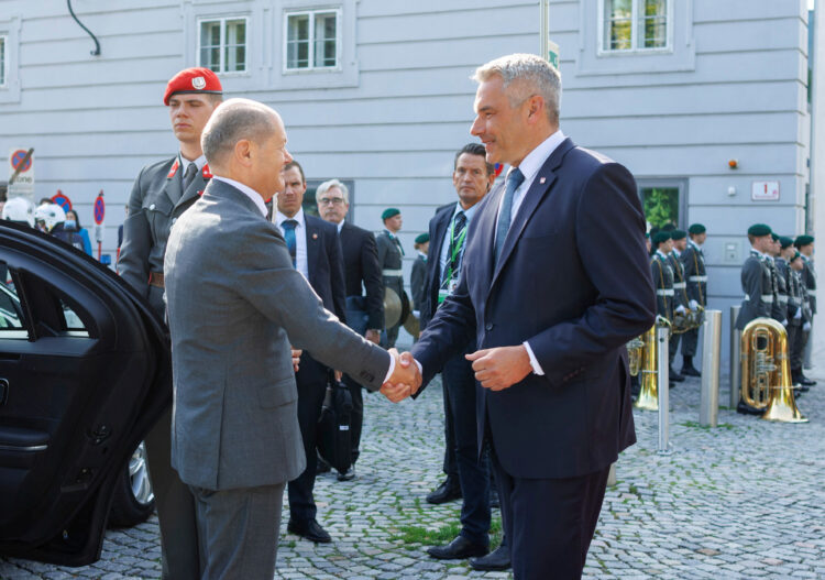 Prvi obisk nemškega kanclerja Olafa Scholza v Avstriji
