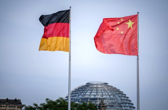 Nemčija bi nadzirala kitajske investicije.