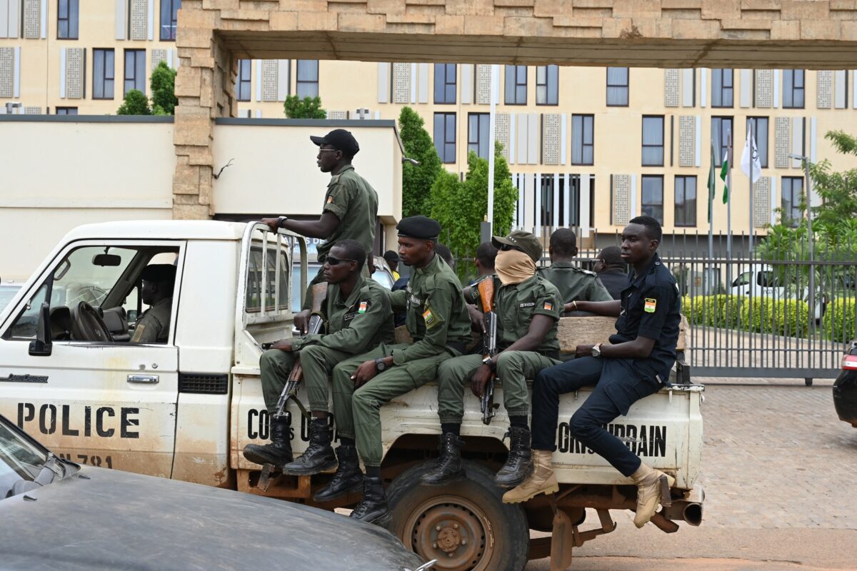 Afriška unija suspendirala Niger, preučuje tudi možnost vojaške intervencije