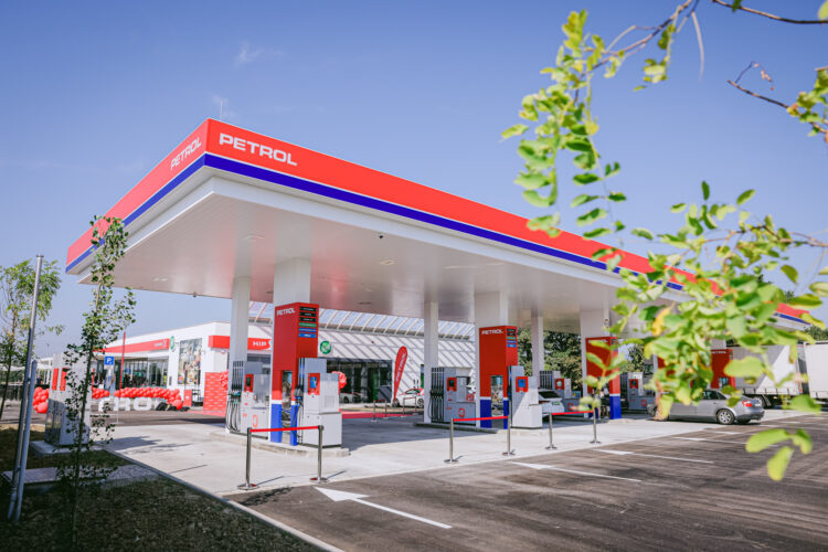 Petrol z odprtjem treh prodajnih mest prihodnosti zaokrožuje niz desetih celovitih prenov na Hrvaškem