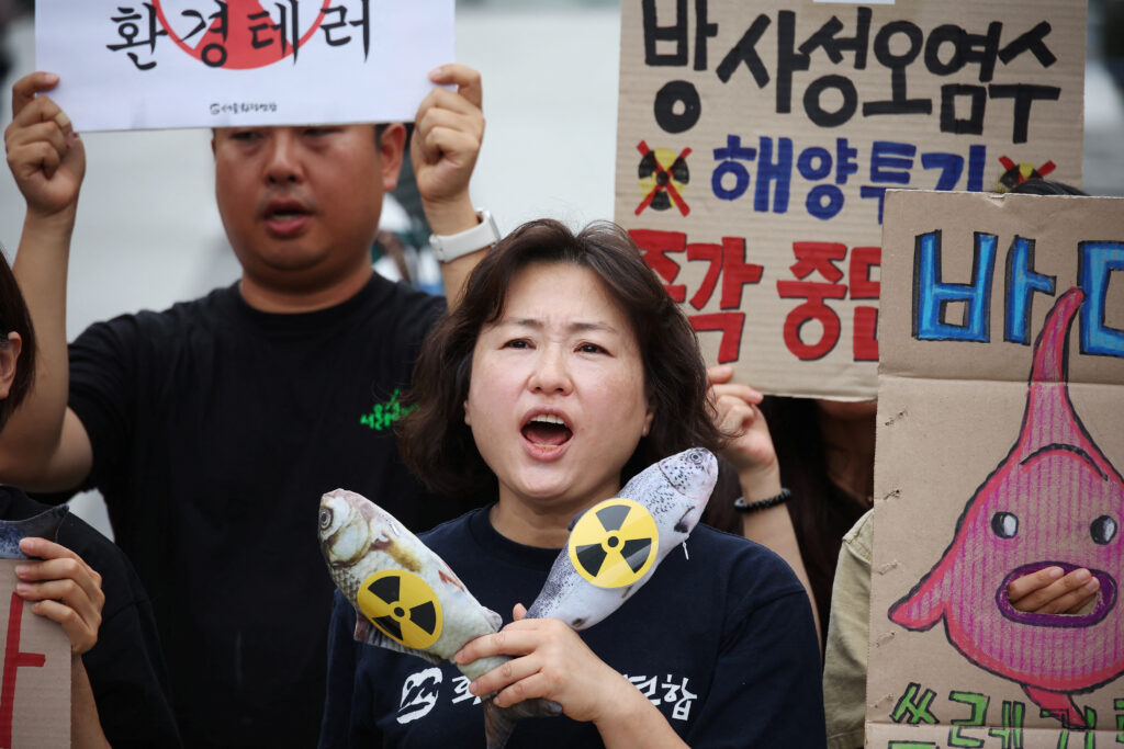 Protestniki v Južni Koreji.