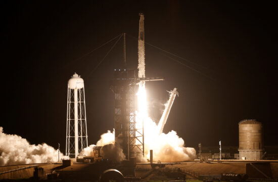 Raketa podjetja Space X vzleta proti mednarodni vesoljski postaji