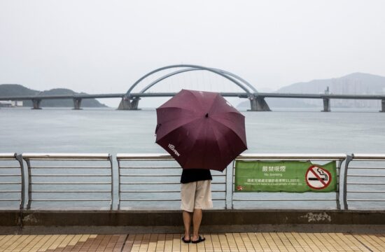 Jugu Kitajske se približuje tajfun Saola