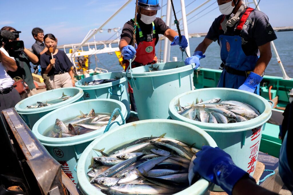 Japonski ribiči bodo izpuste vode iz Fukušime poskušali ustaviti s tožbo.