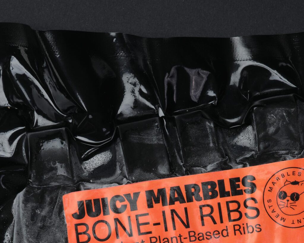 Slovenski Juicy Marbles razvil veganska rebrca in vse prodal v le nekaj minutah