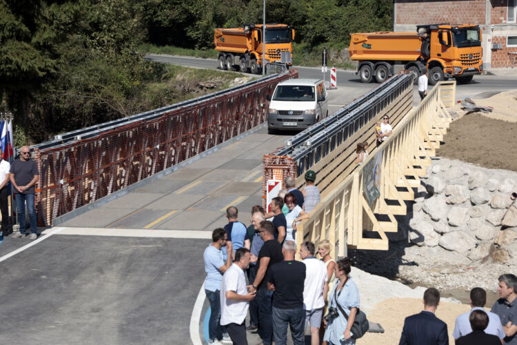 Otvoritev začasnega mostu v Stahovici.