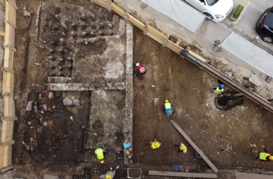 Arheološko izkopavanje pred SNG Drama v Ljubljani, ostanki centralnega gretja.