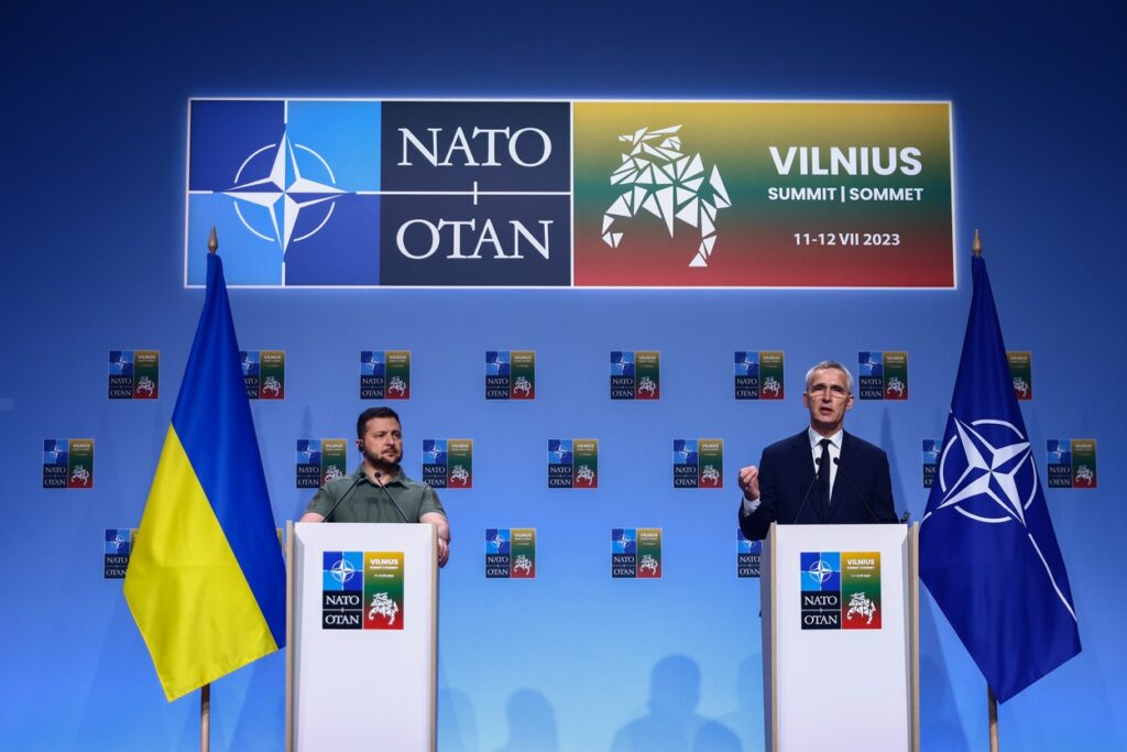 Jens Stoltenberg in Volodimir Zelenski na julijskem zasedanju Nata v Vilni.