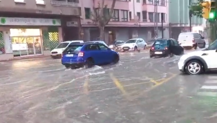 Poplavljene ceste v Majorki.