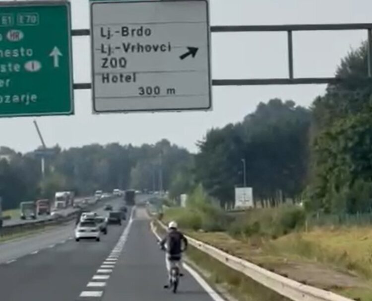 mopedist na zahodni ljubljanski obvoznici, avtocesta, promet, zahodna, obvoznica, Ljubljana,