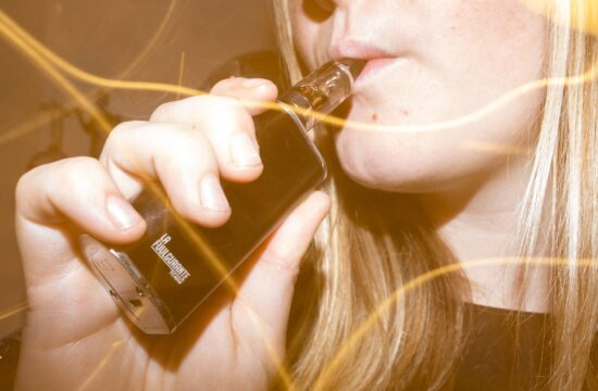 mlada punca kadi elektronske cigarete