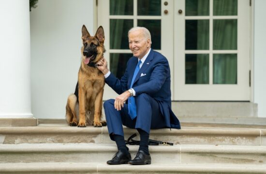 Joe Biden s svojim psom