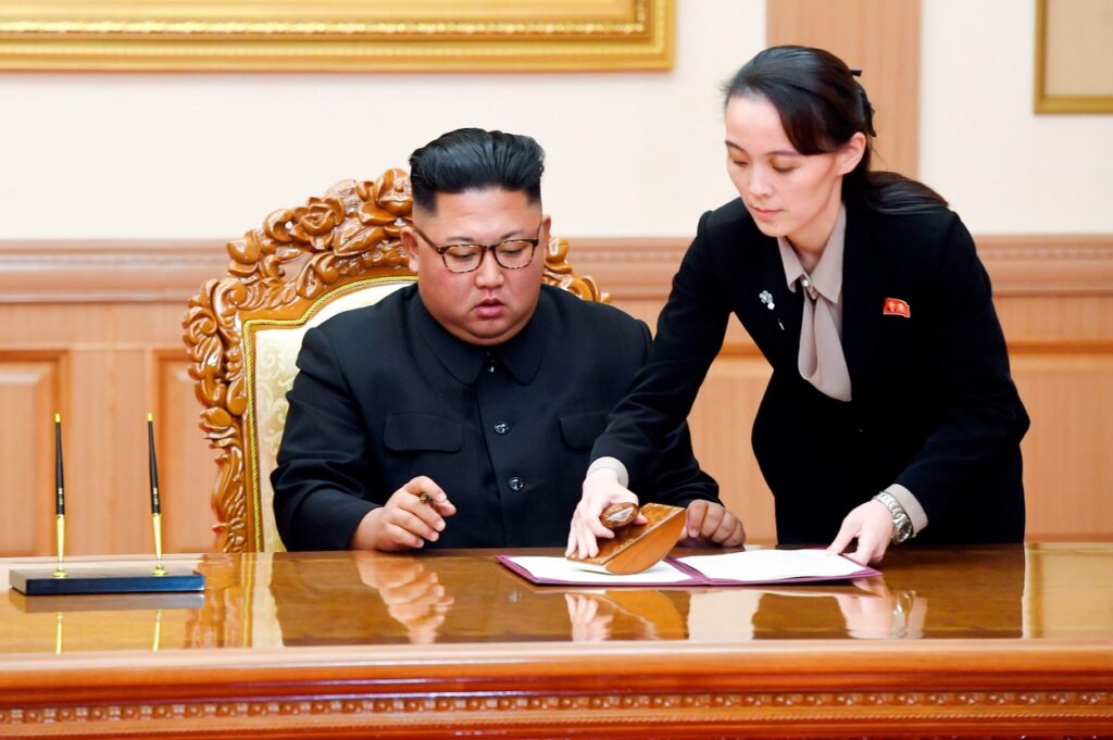 Kim Jong Un in Kim Yo Jong