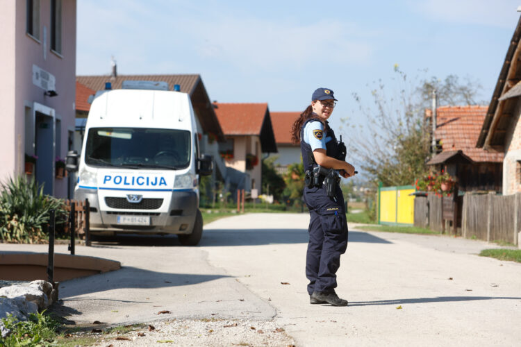 Poostren nadzor slovenske policije na meji s Hrvaško
